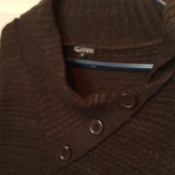 Effeci black sweater with triangle neck. - Picture 5 of 6